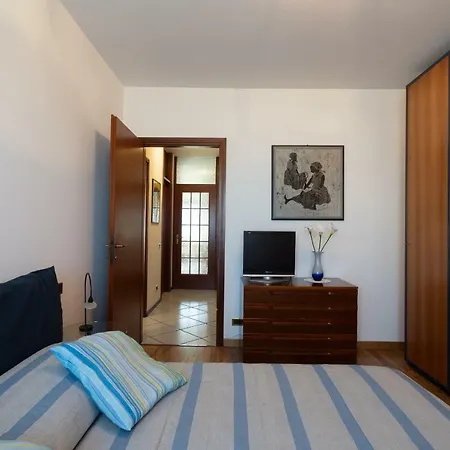 Two Bedrooms Ac Lake View By Rentallcomo Апартаменты
