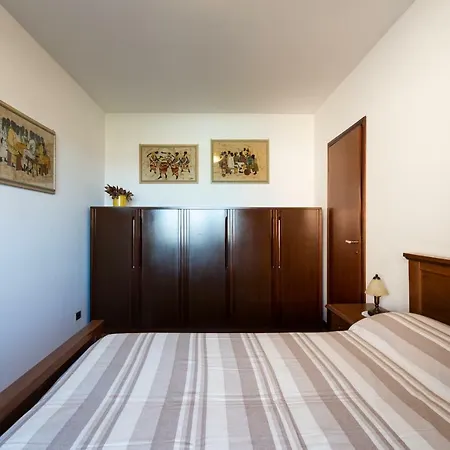 Апартаменты Two Bedrooms Ac Lake View By Rentallcomo Комо