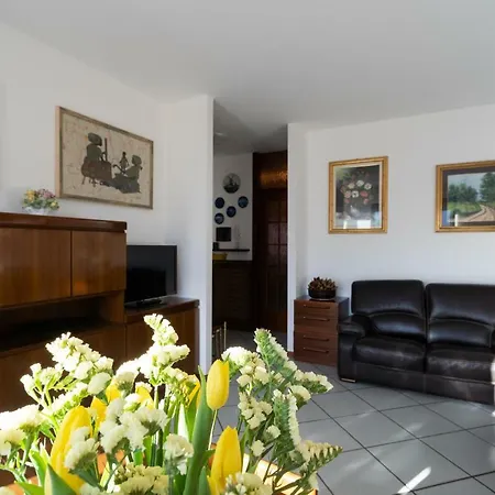 Two Bedrooms Ac Lake View By Rentallcomo Апартаменты