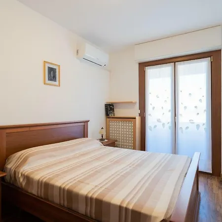 Апартаменты Two Bedrooms Ac Lake View By Rentallcomo Комо