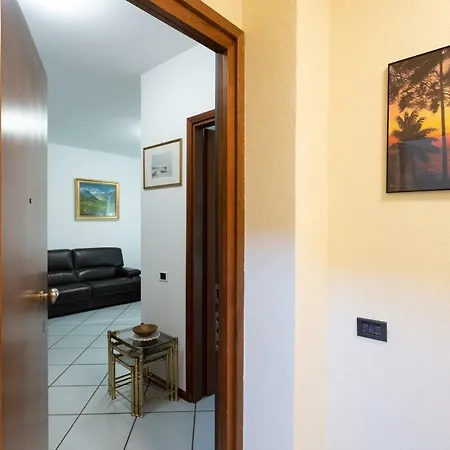 Two Bedrooms Ac Lake View By Rentallcomo * Комо