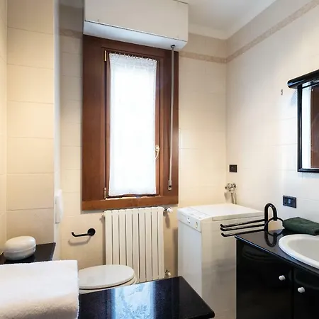 Two Bedrooms Ac Lake View By Rentallcomo Апартаменты