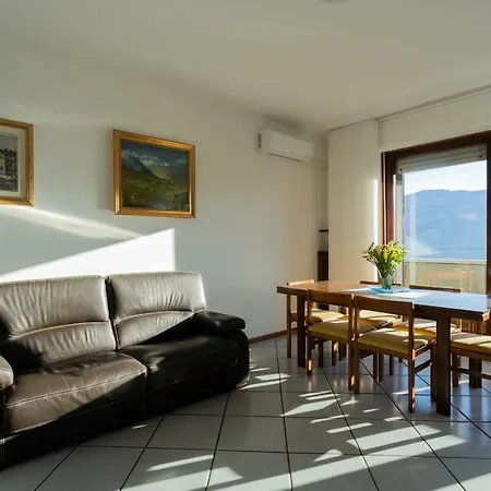 Апартаменты Two Bedrooms Ac Lake View By Rentallcomo Комо