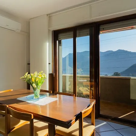 Апартаменты Two Bedrooms Ac Lake View By Rentallcomo *