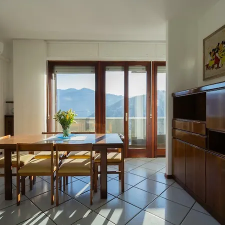 Two Bedrooms Ac Lake View By Rentallcomo * Комо